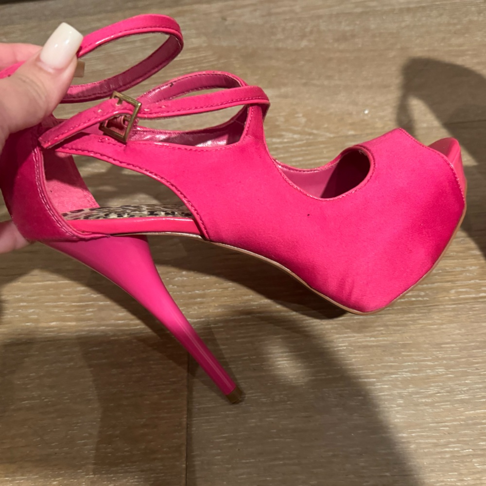 BNIB qupid Fuchsia sandals